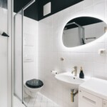 Badezimmer mit Waschmaschone & Föhn Badezimmer