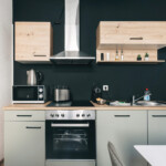 Küche mit Herd & Backofen